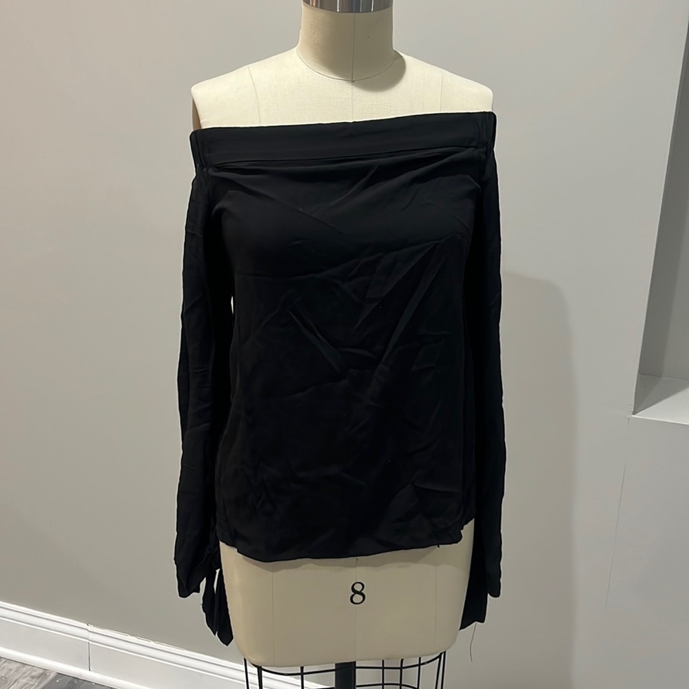 STOLEN HEARTS WOMAN OFF SHOULDER TOP